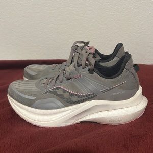 EUC Saucony Tempus Running Shoes